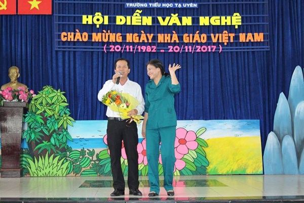 GIÁO VIÊN THI VĂN NGHỆ 20-11 
